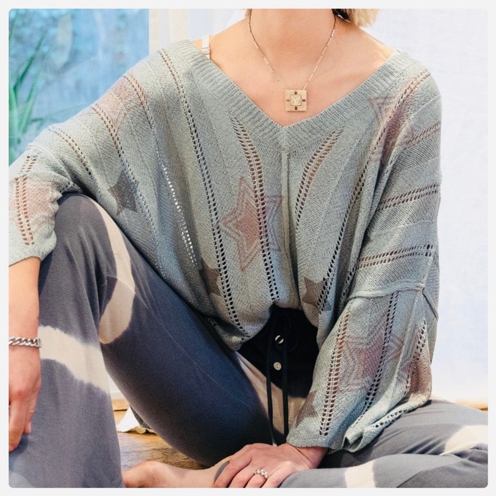 POL Color in Stars Spring Sweater Top - Picture 7 of 16
